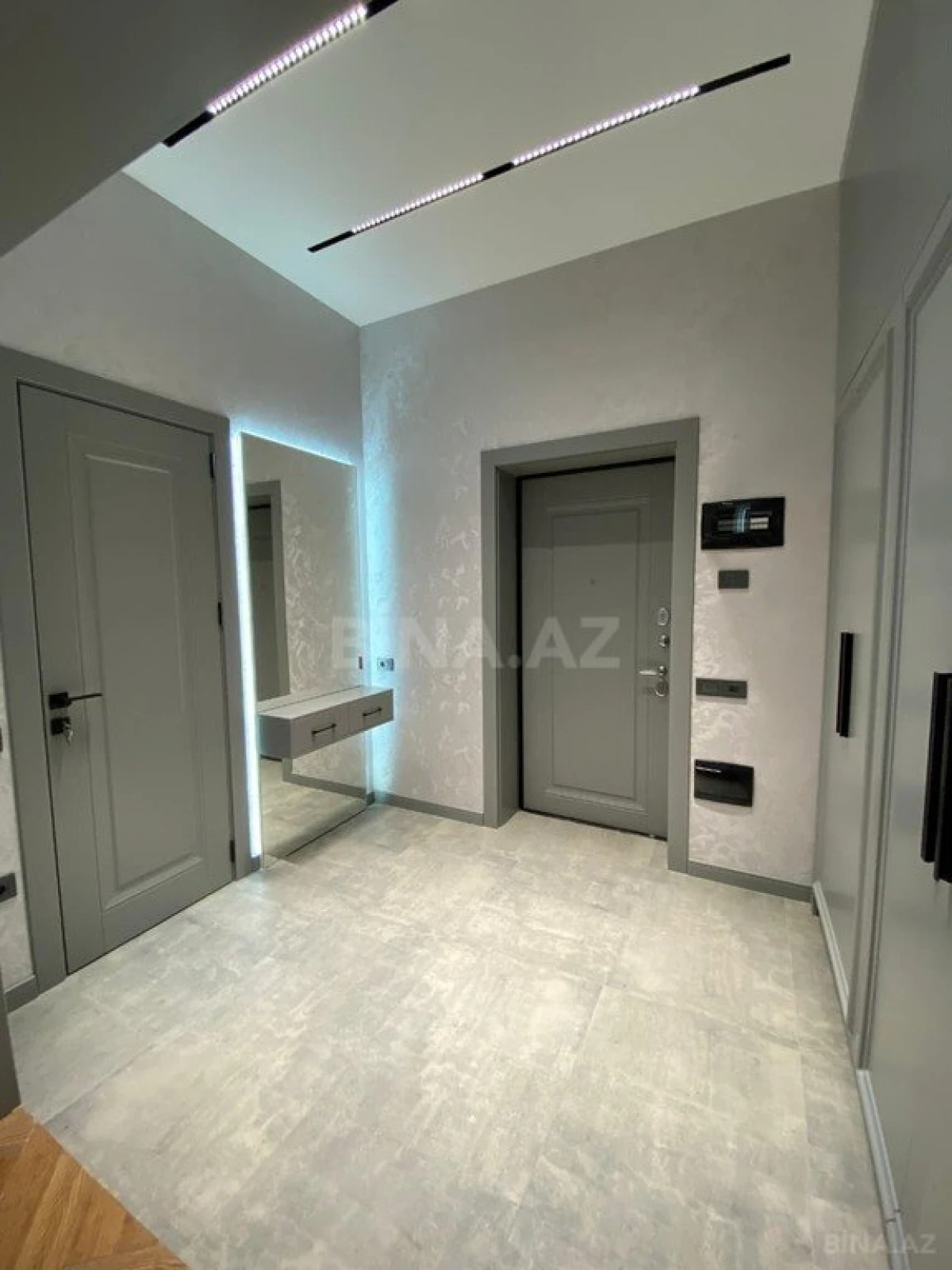 Satılır 2 otaqlı mənzil 70 m²