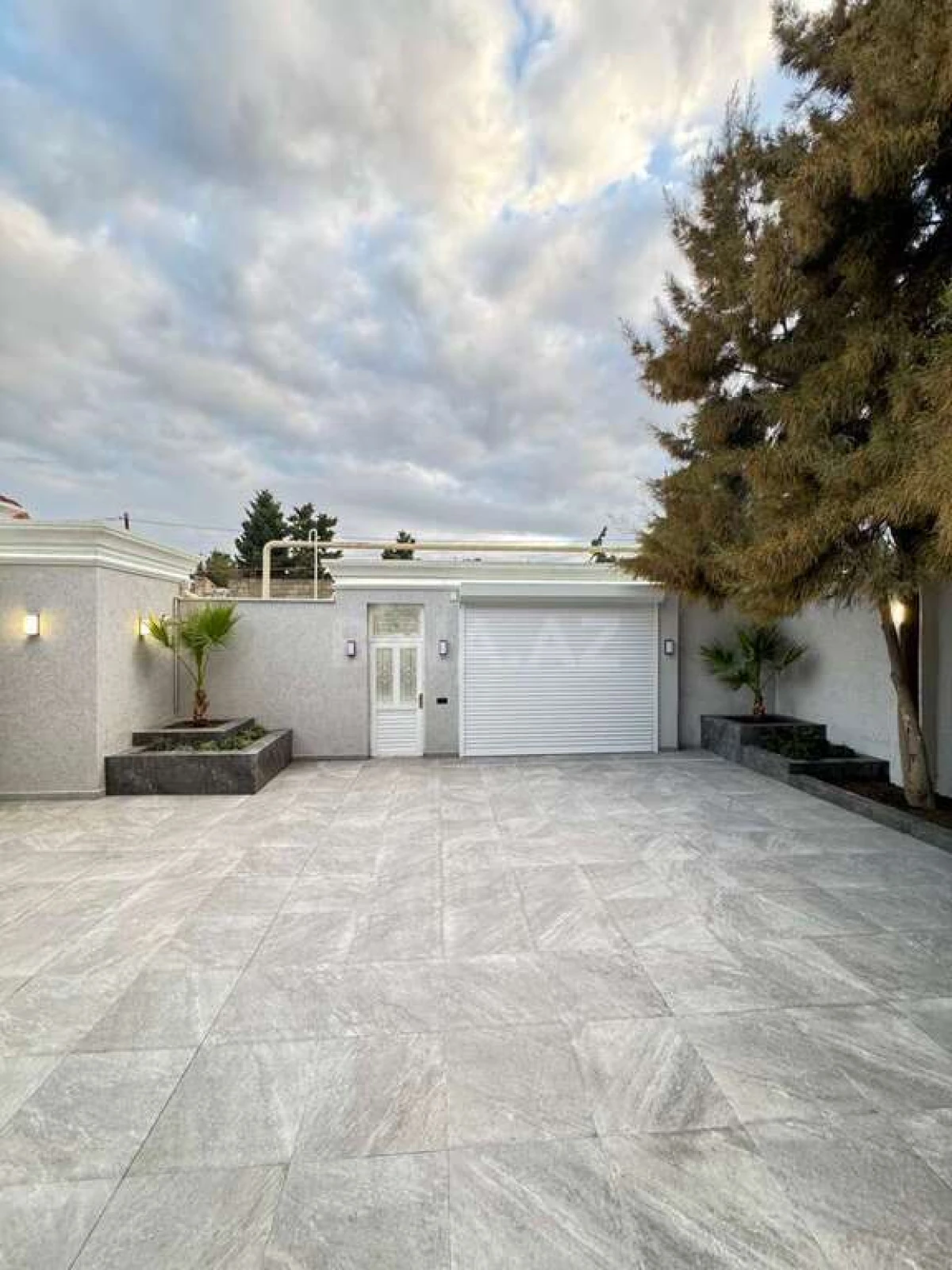 Satılır 4 otaqlı həyət evi 200 m²