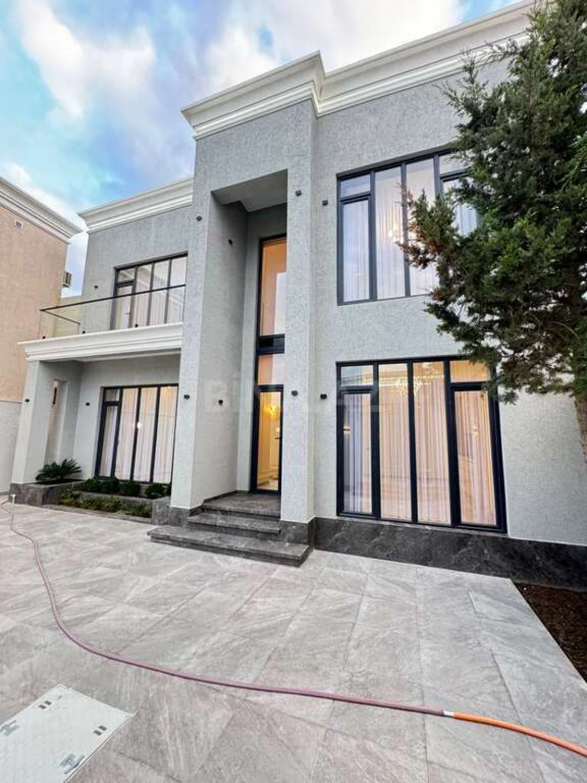 Satılır 4 otaqlı həyət evi 200 m²
