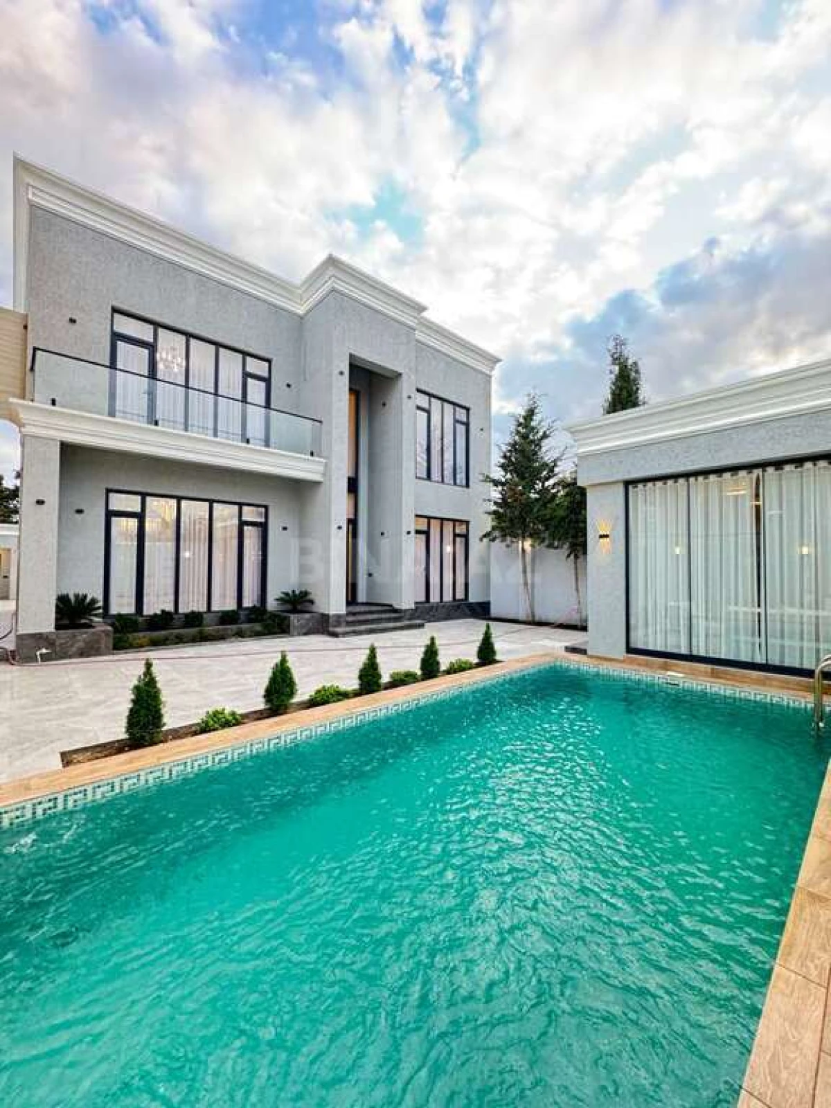Satılır 4 otaqlı həyət evi 200 m²