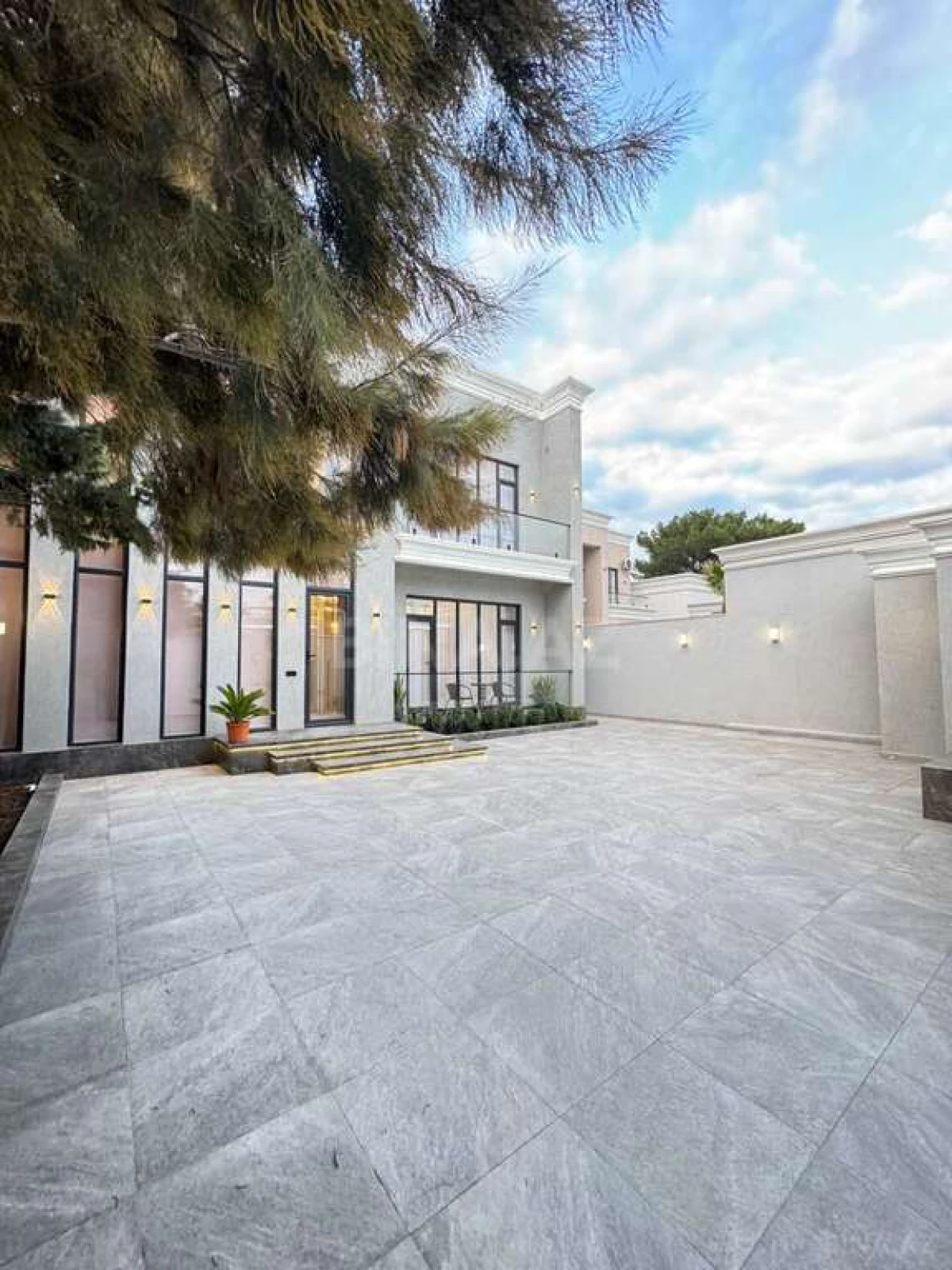 Satılır 4 otaqlı həyət evi 200 m²