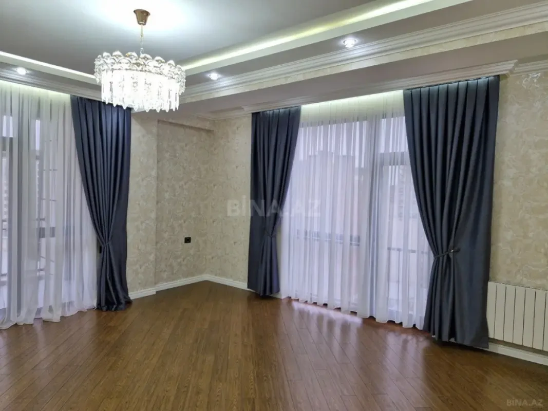 Satılır 3 otaqlı mənzil 118 m²