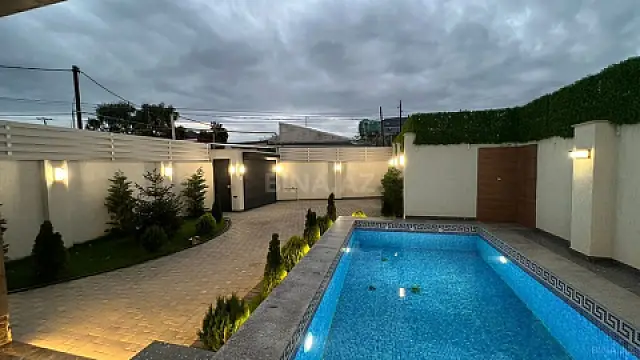 Satılır 4 otaqlı həyət evi 200 m²