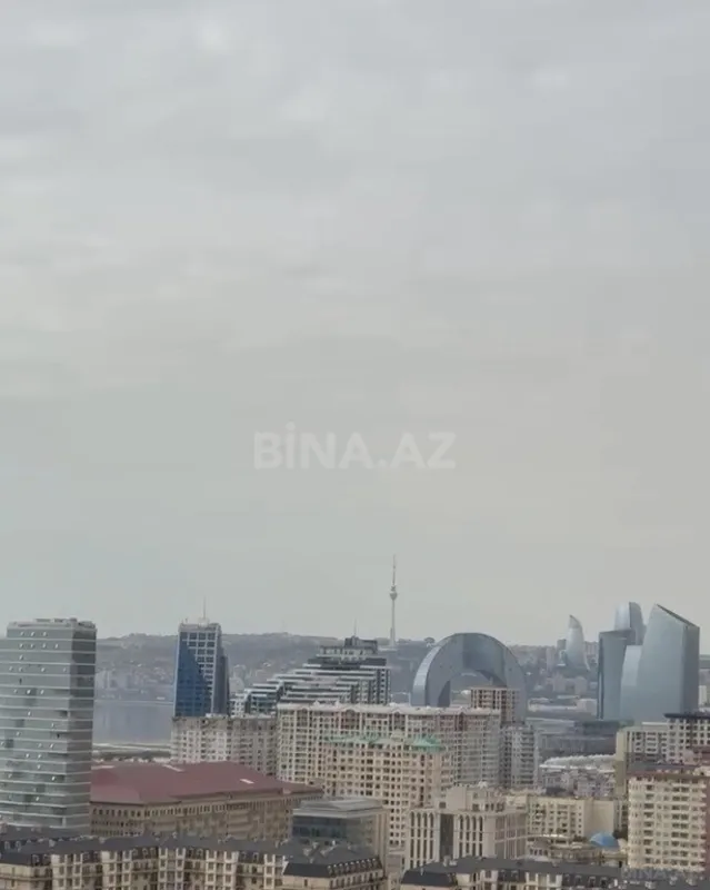 Satılır 7 otaqlı mənzil 395 m²