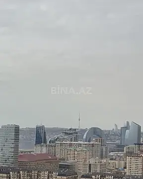 Satılır 7 otaqlı mənzil 395 m²