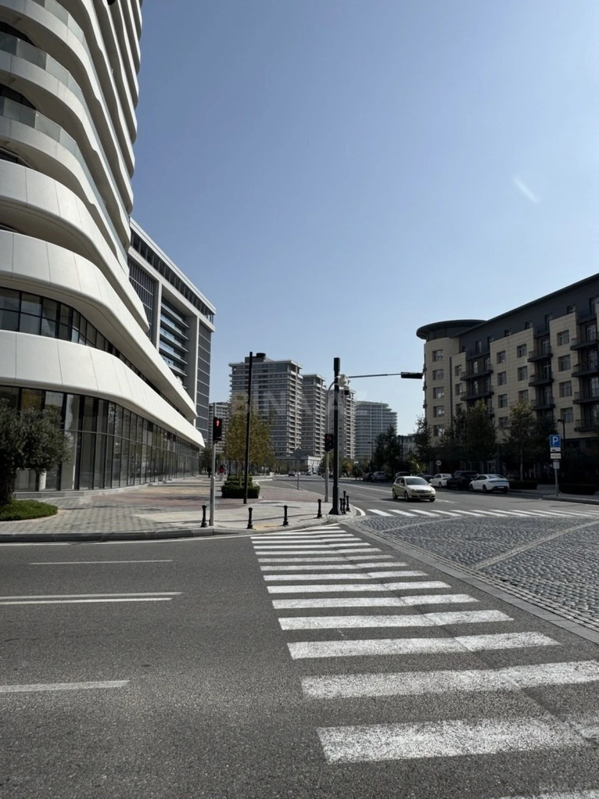 Satılır 7 otaqlı mənzil 395 m²