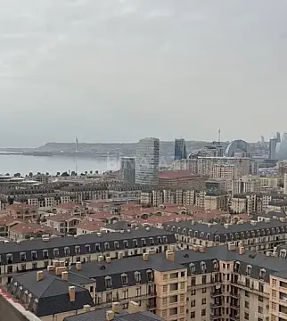 Satılır 7 otaqlı mənzil 395 m²