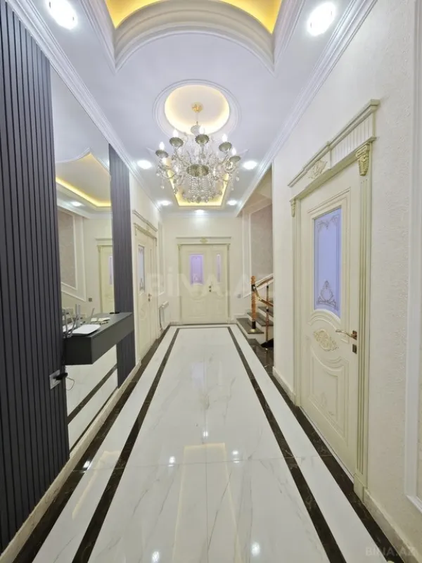 Satılır 8 otaqlı həyət evi 380 m²