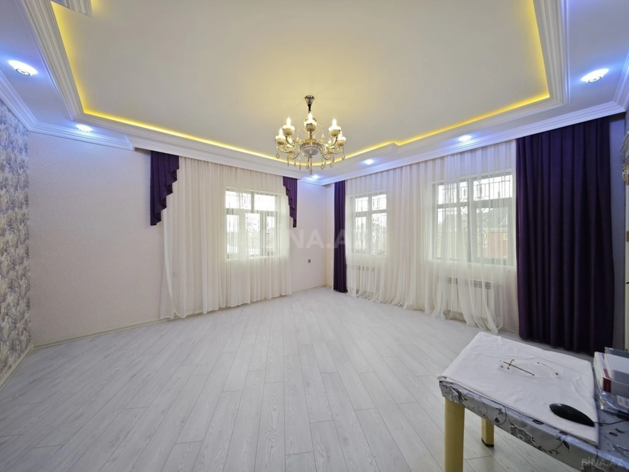 Satılır 8 otaqlı həyət evi 380 m²