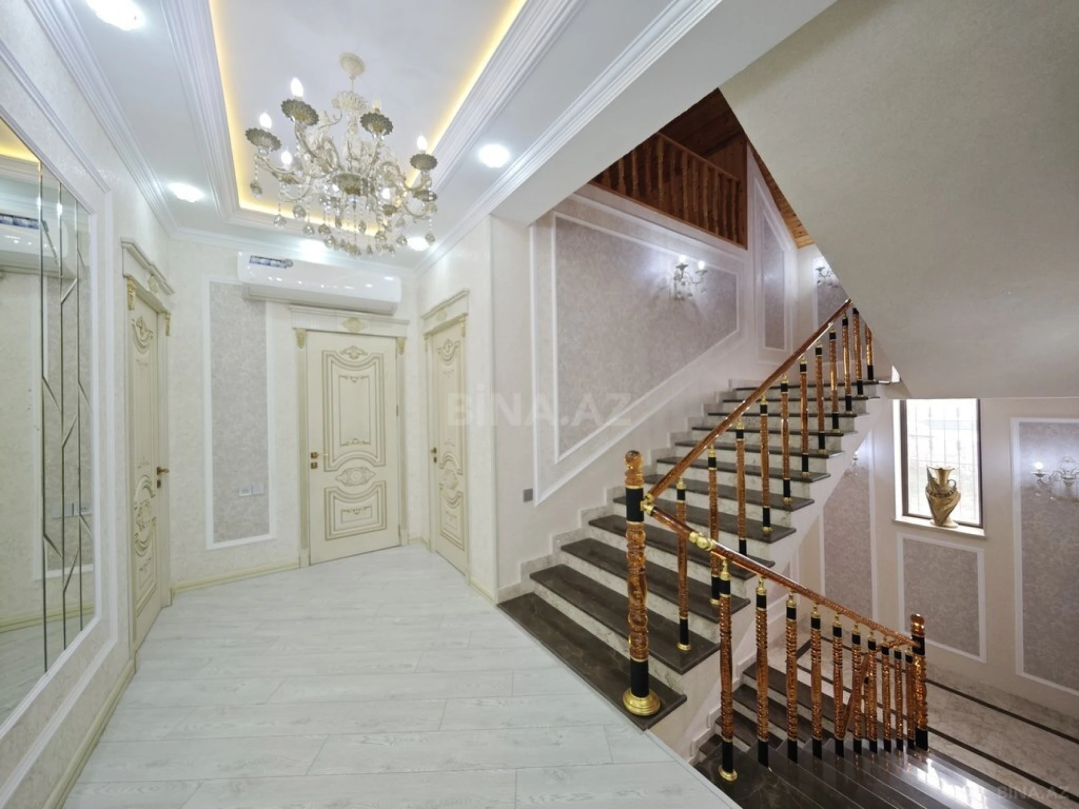 Satılır 8 otaqlı həyət evi 380 m²