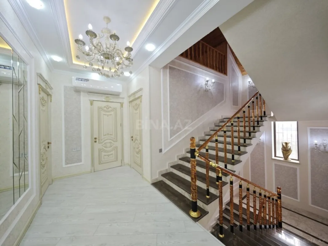Satılır 8 otaqlı həyət evi 380 m²