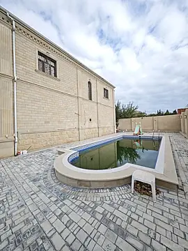 Satılır 8 otaqlı həyət evi 380 m²