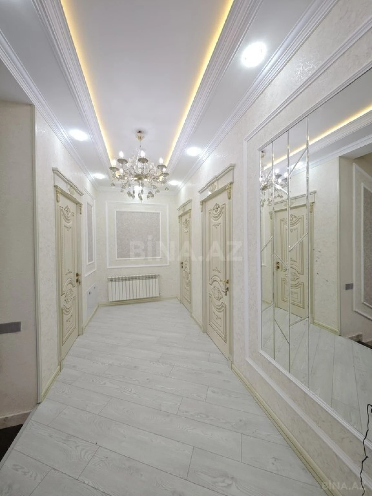 Satılır 8 otaqlı həyət evi 380 m²