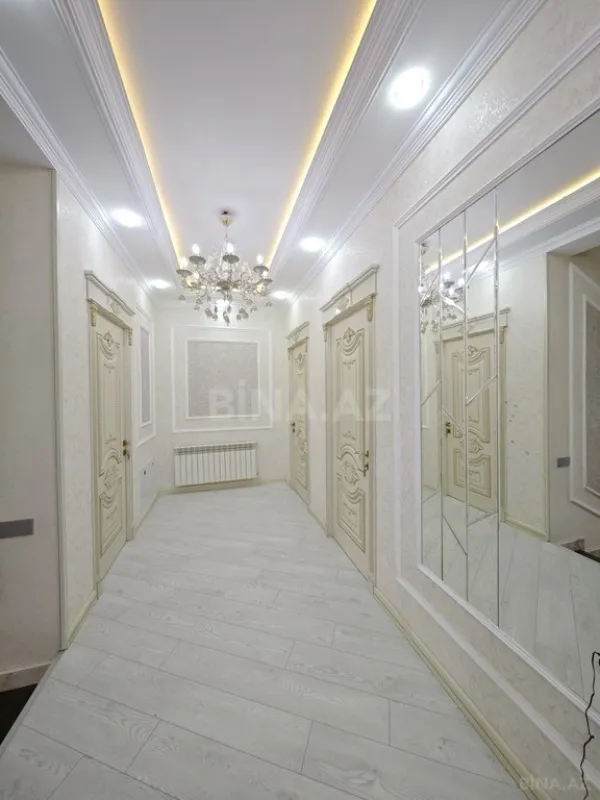 Satılır 8 otaqlı həyət evi 380 m²