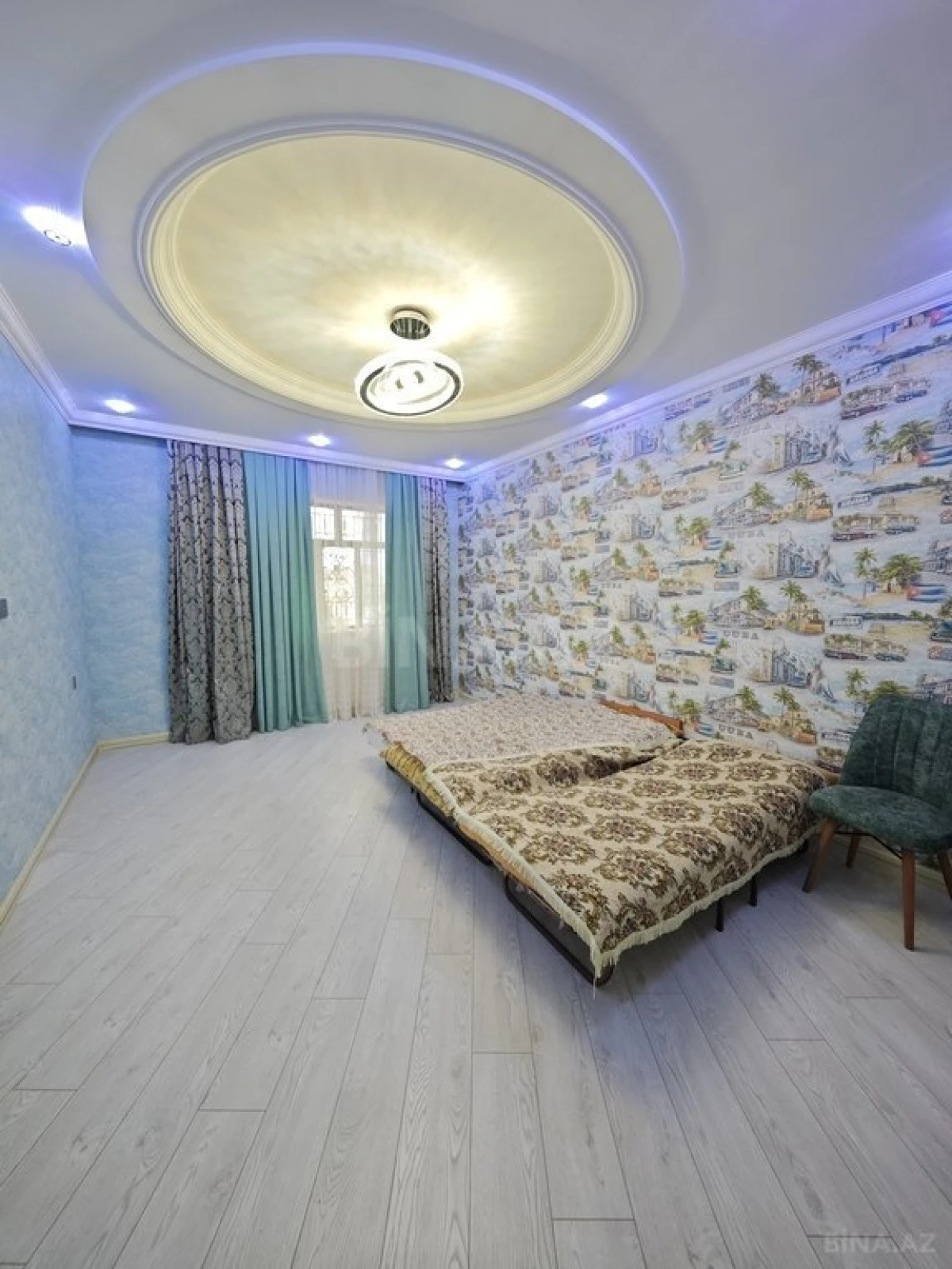 Satılır 8 otaqlı həyət evi 380 m²