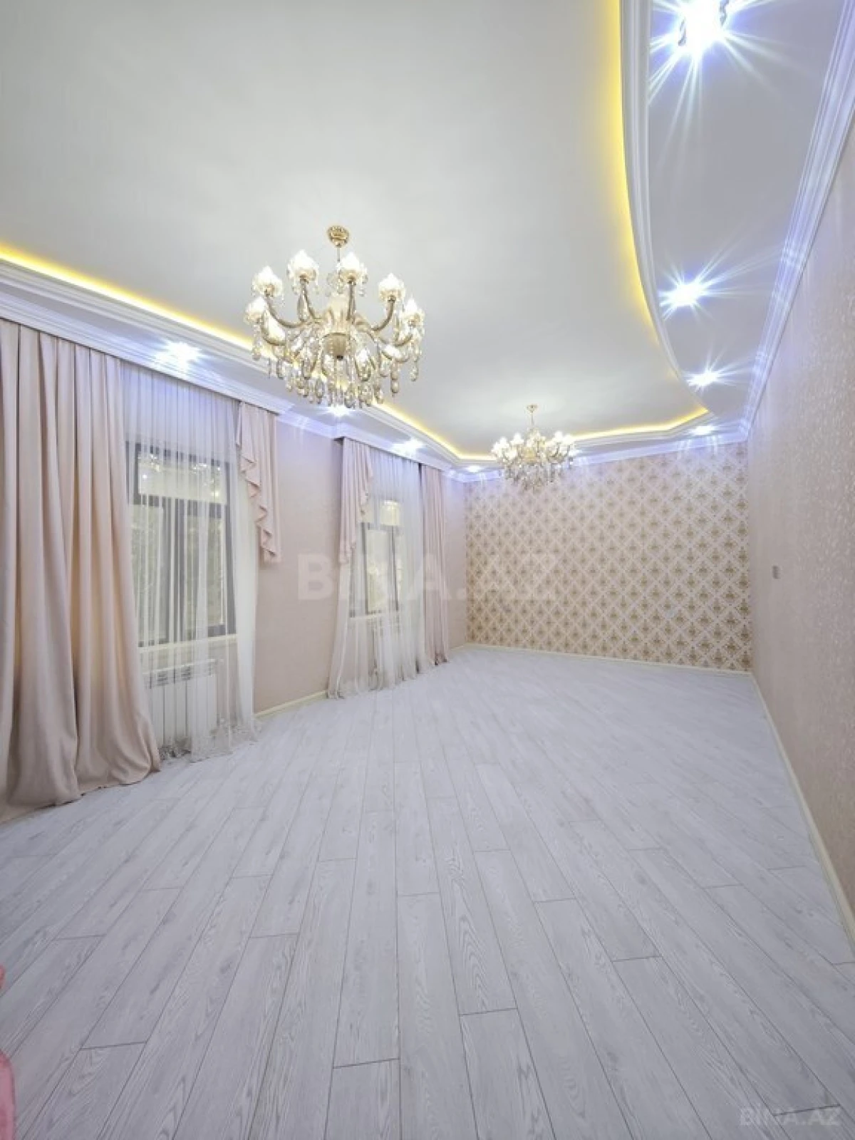 Satılır 8 otaqlı həyət evi 380 m²