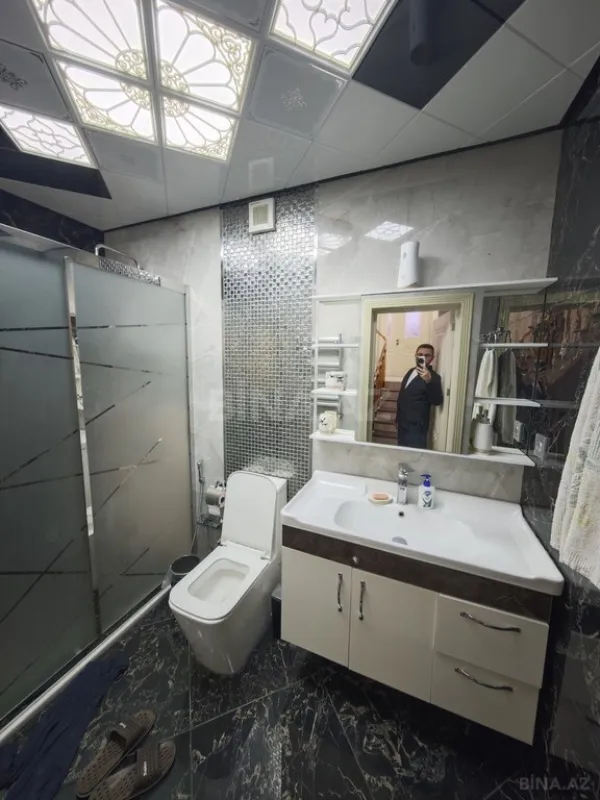 Satılır 8 otaqlı həyət evi 380 m²