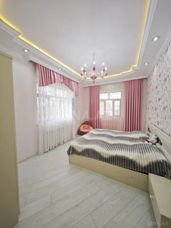 Satılır 8 otaqlı həyət evi 380 m²