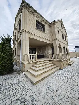 Satılır 8 otaqlı həyət evi 380 m²