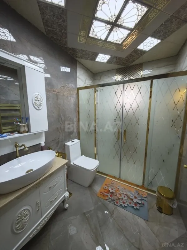 Satılır 8 otaqlı həyət evi 380 m²