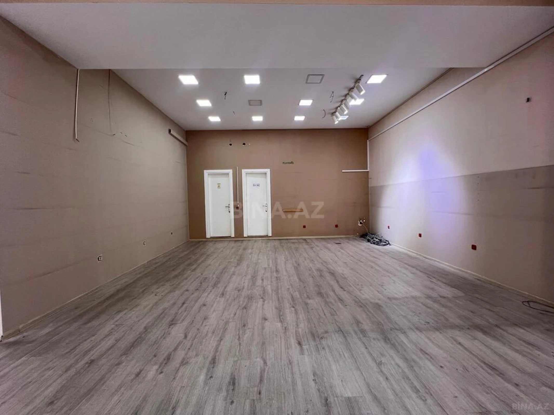 Satılır obyekt 180 m²