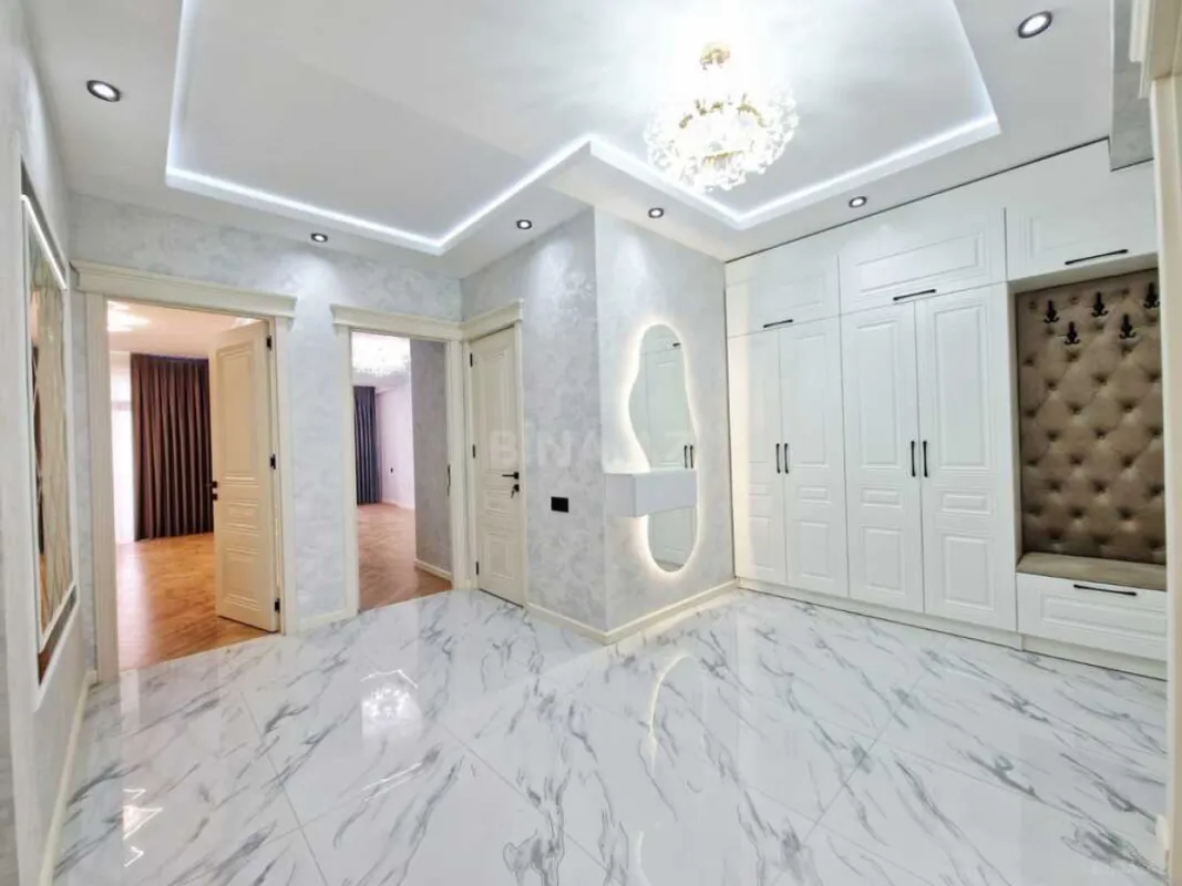 Satılır 3 otaqlı mənzil 141 m²