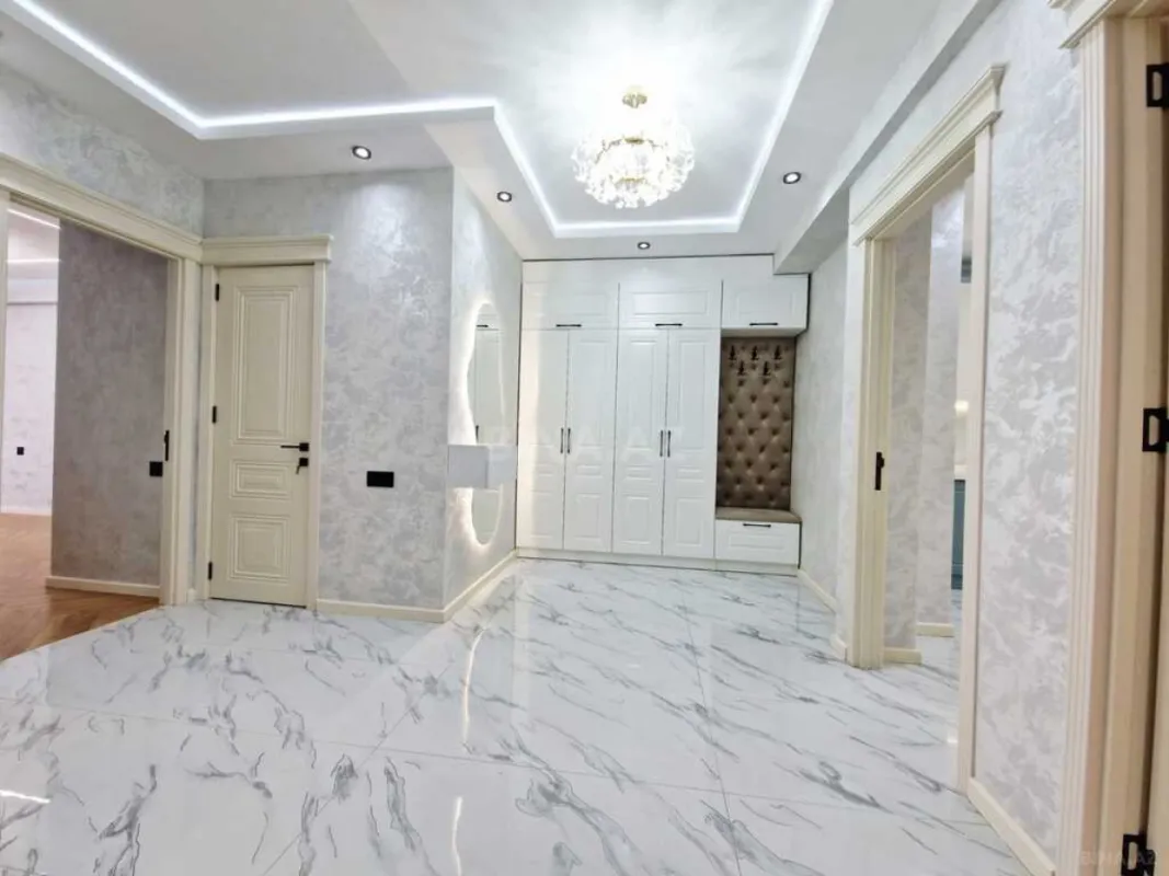 Satılır 3 otaqlı mənzil 141 m²
