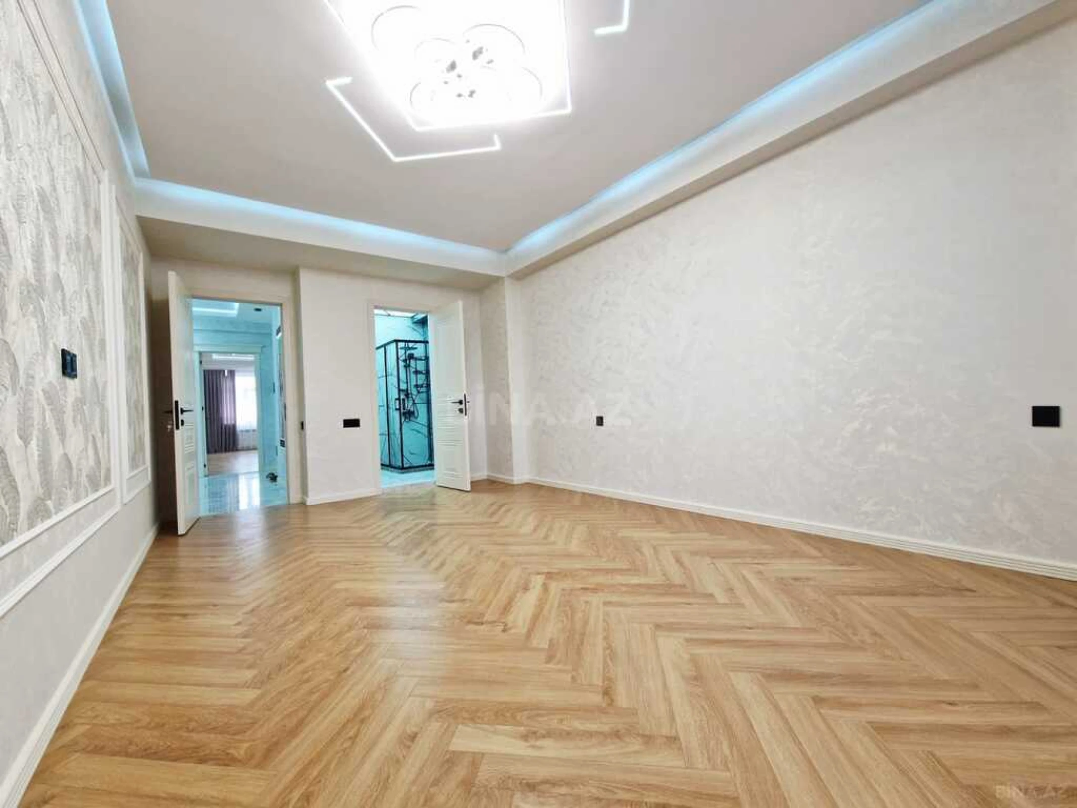 Satılır 3 otaqlı mənzil 141 m²