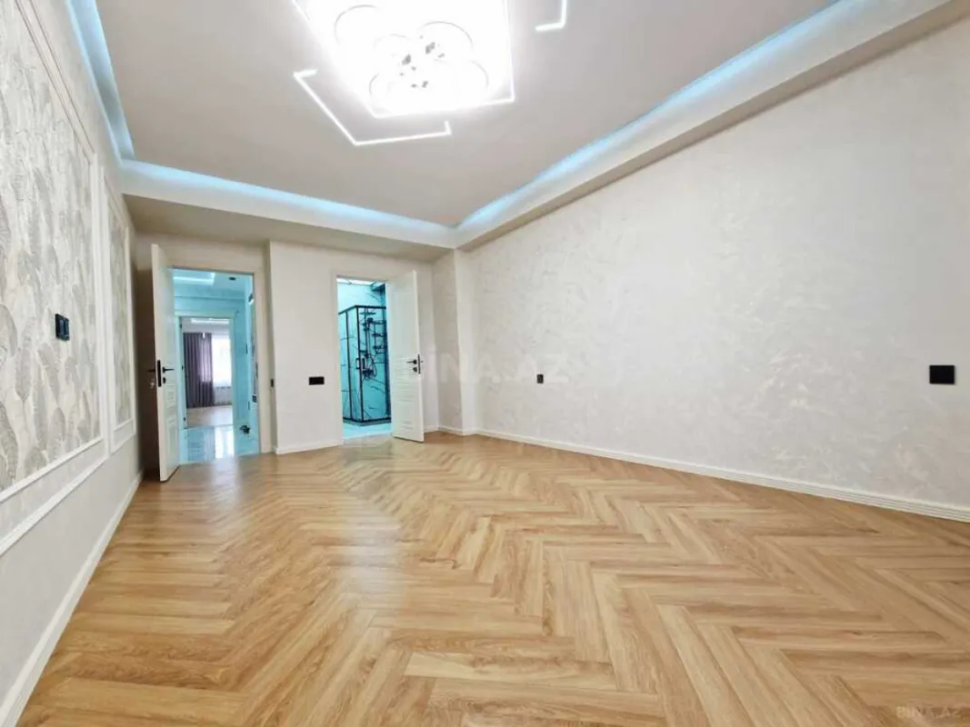 Satılır 3 otaqlı mənzil 141 m²