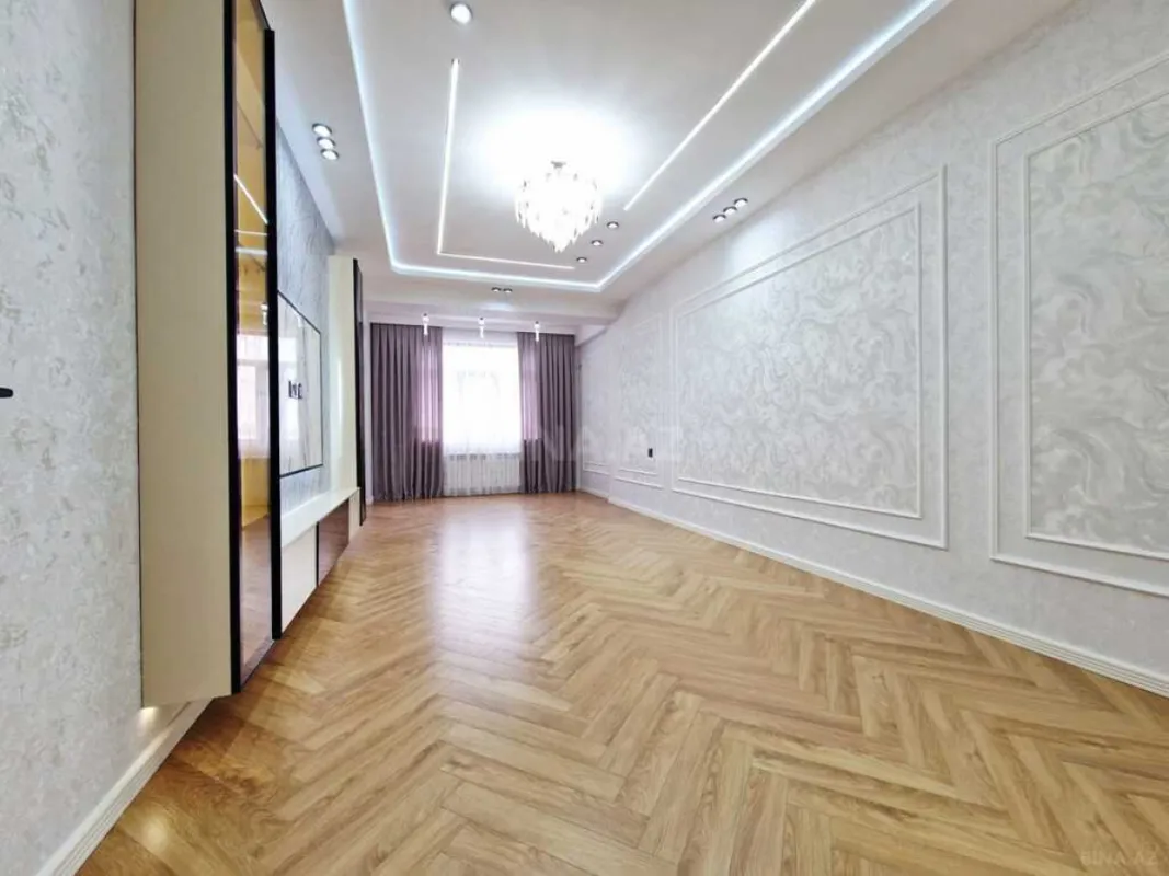Satılır 3 otaqlı mənzil 141 m²