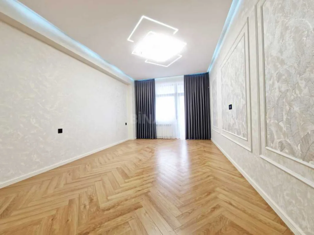 Satılır 3 otaqlı mənzil 141 m²