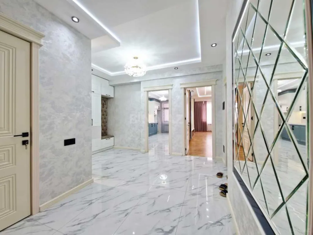 Satılır 3 otaqlı mənzil 141 m²