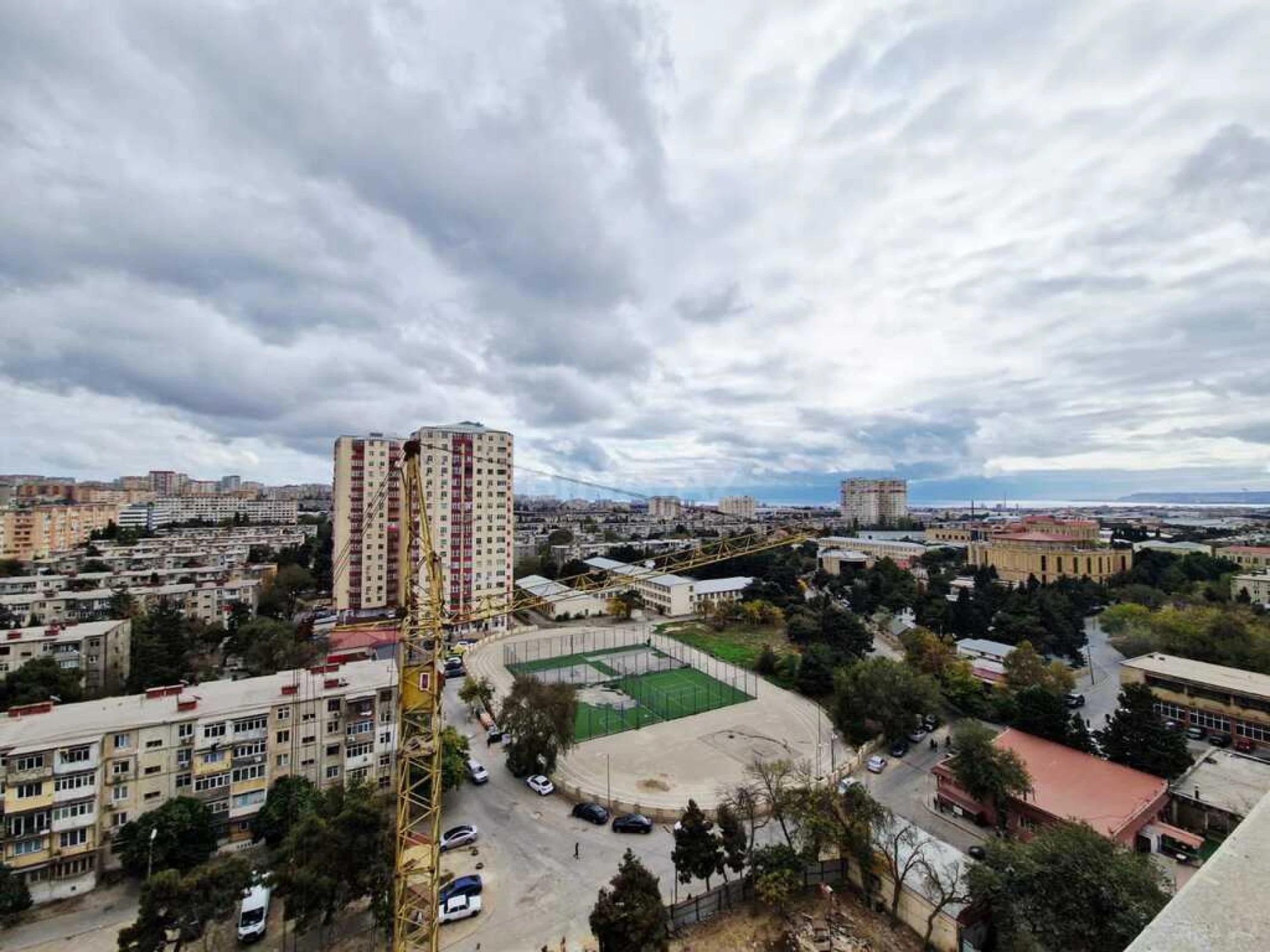 Satılır 3 otaqlı mənzil 141 m²