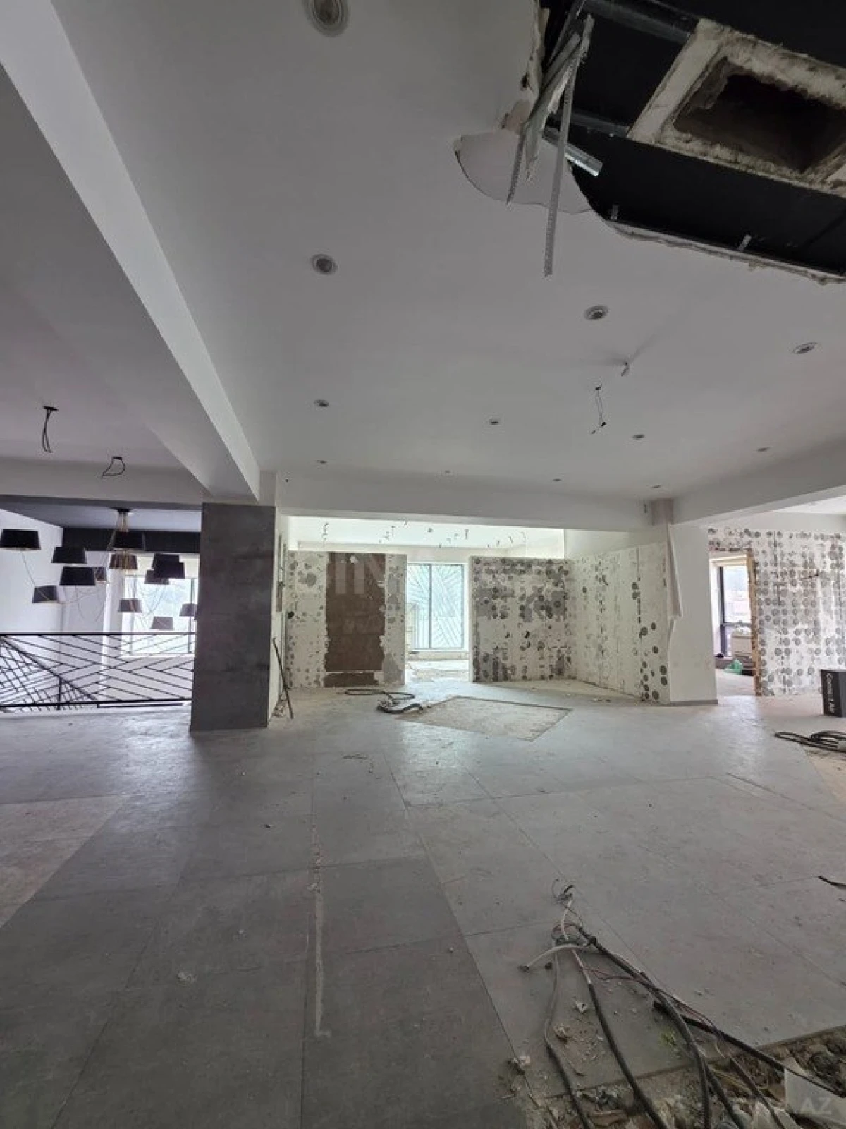 Satılır obyekt 650 m²