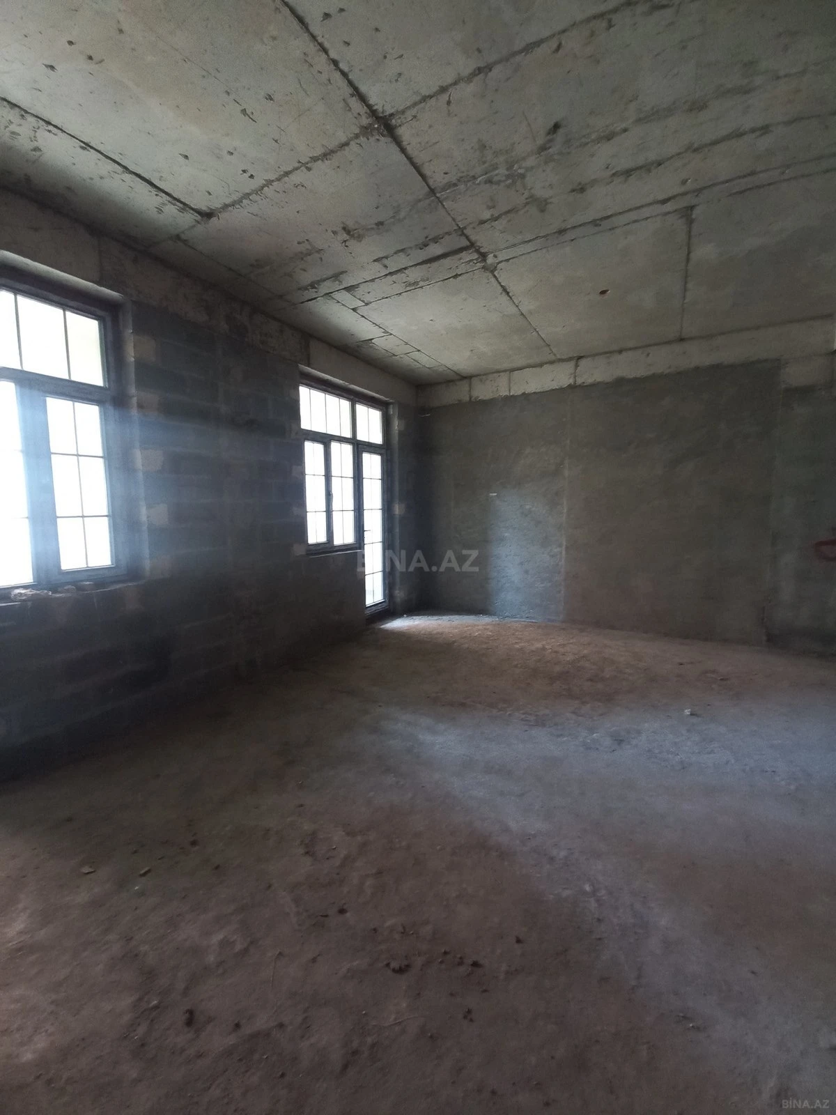 Satılır 3 otaqlı mənzil 142.5 m²