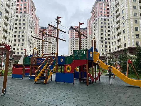 Satılır 3 otaqlı mənzil 142.5 m²