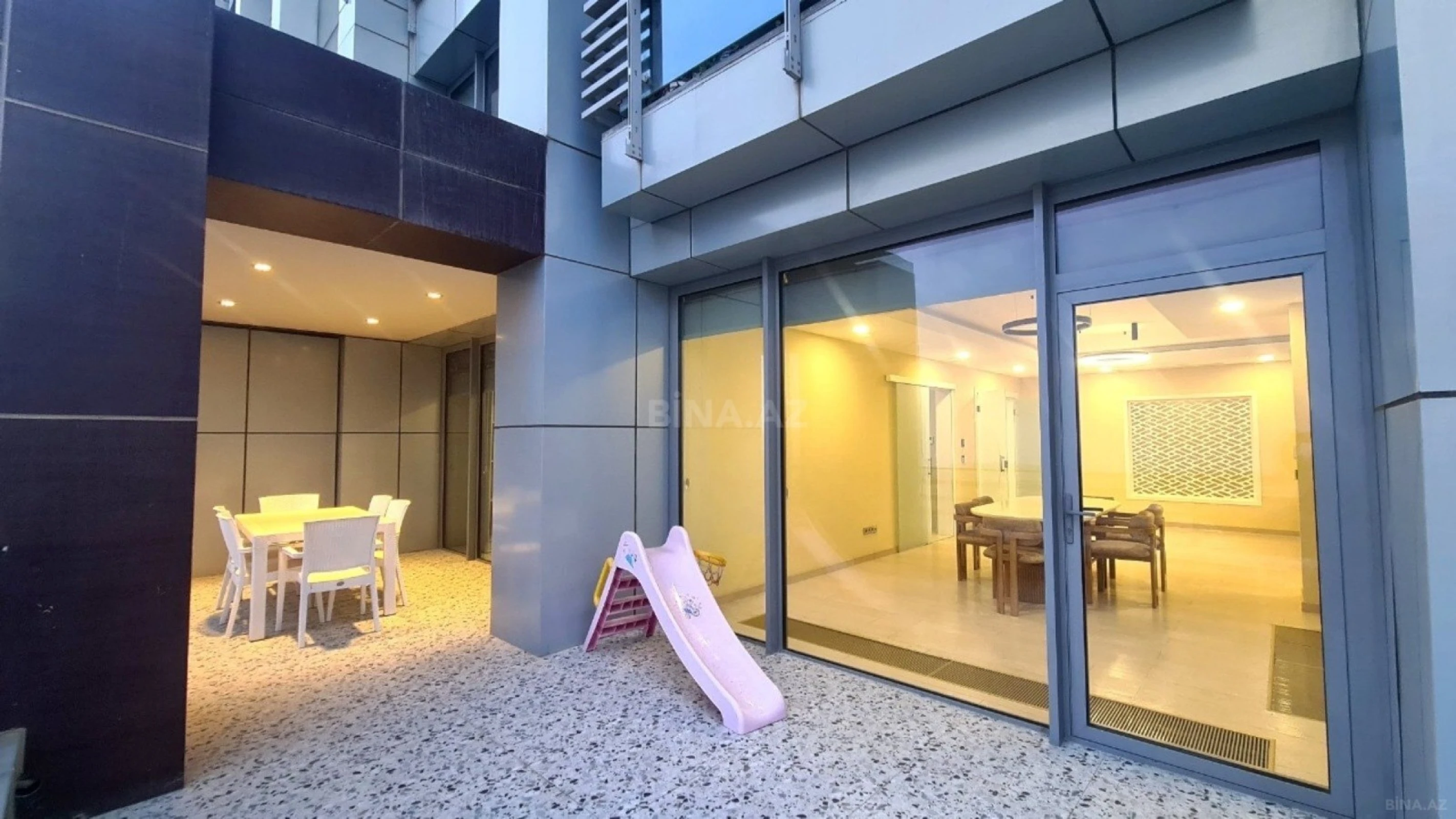 Kirayə verilir 4 otaqlı mənzil 320 m²