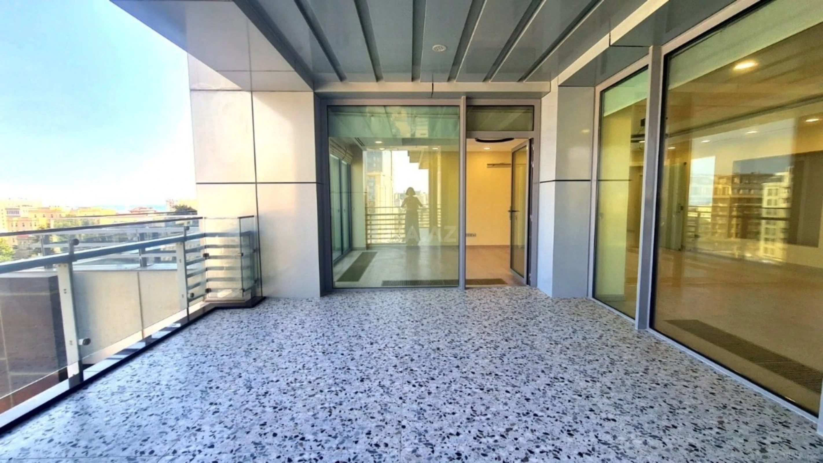 Kirayə verilir 4 otaqlı mənzil 320 m²