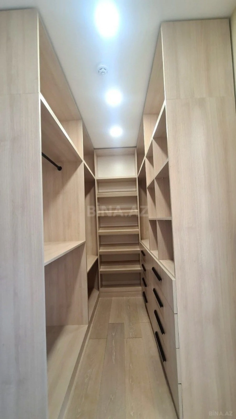 Kirayə verilir 4 otaqlı mənzil 320 m²