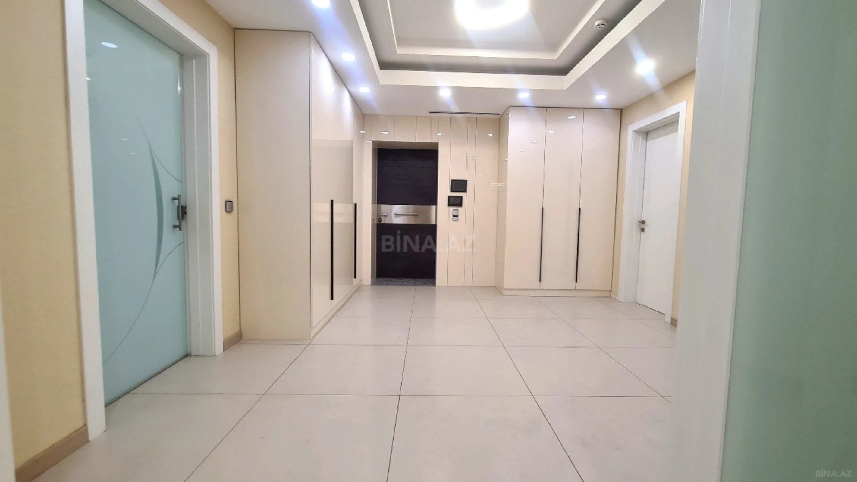 Kirayə verilir 4 otaqlı mənzil 320 m²