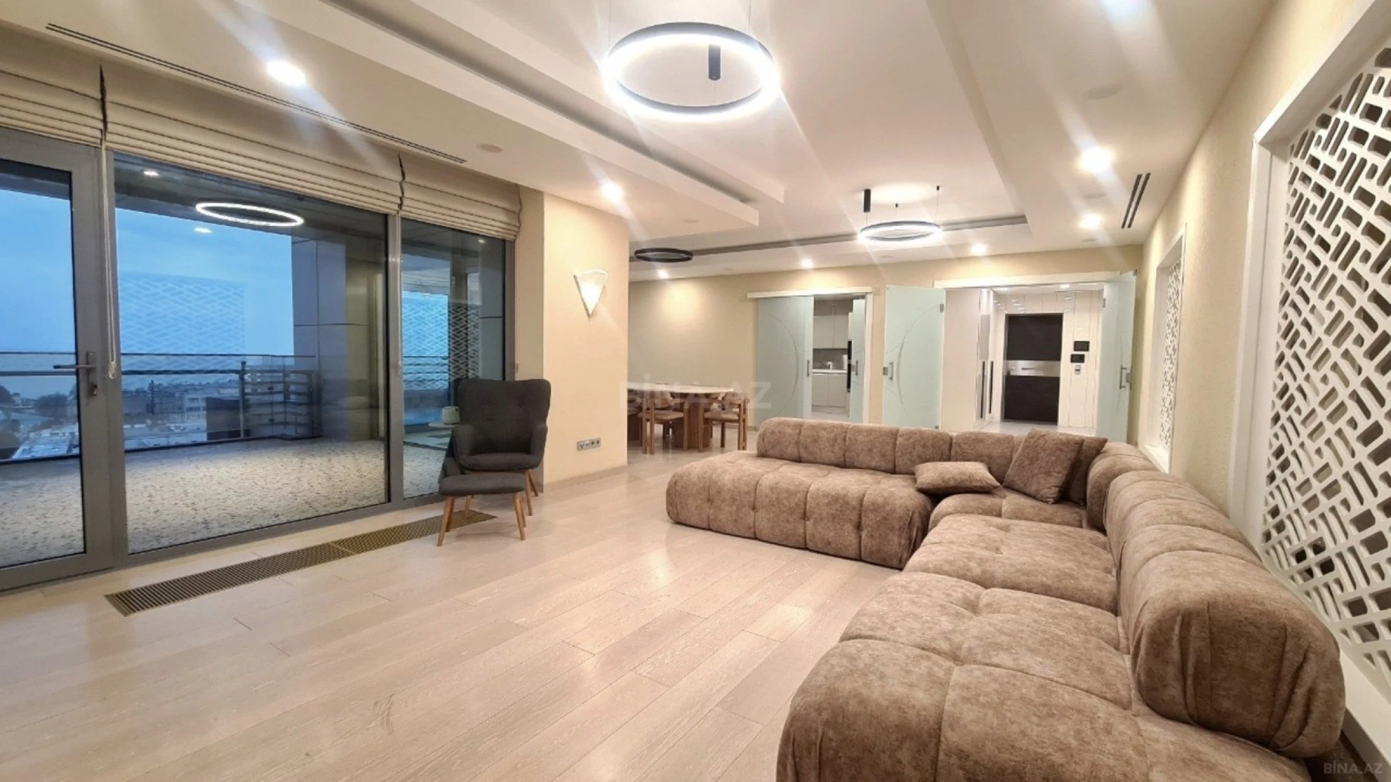 Kirayə verilir 4 otaqlı mənzil 320 m²