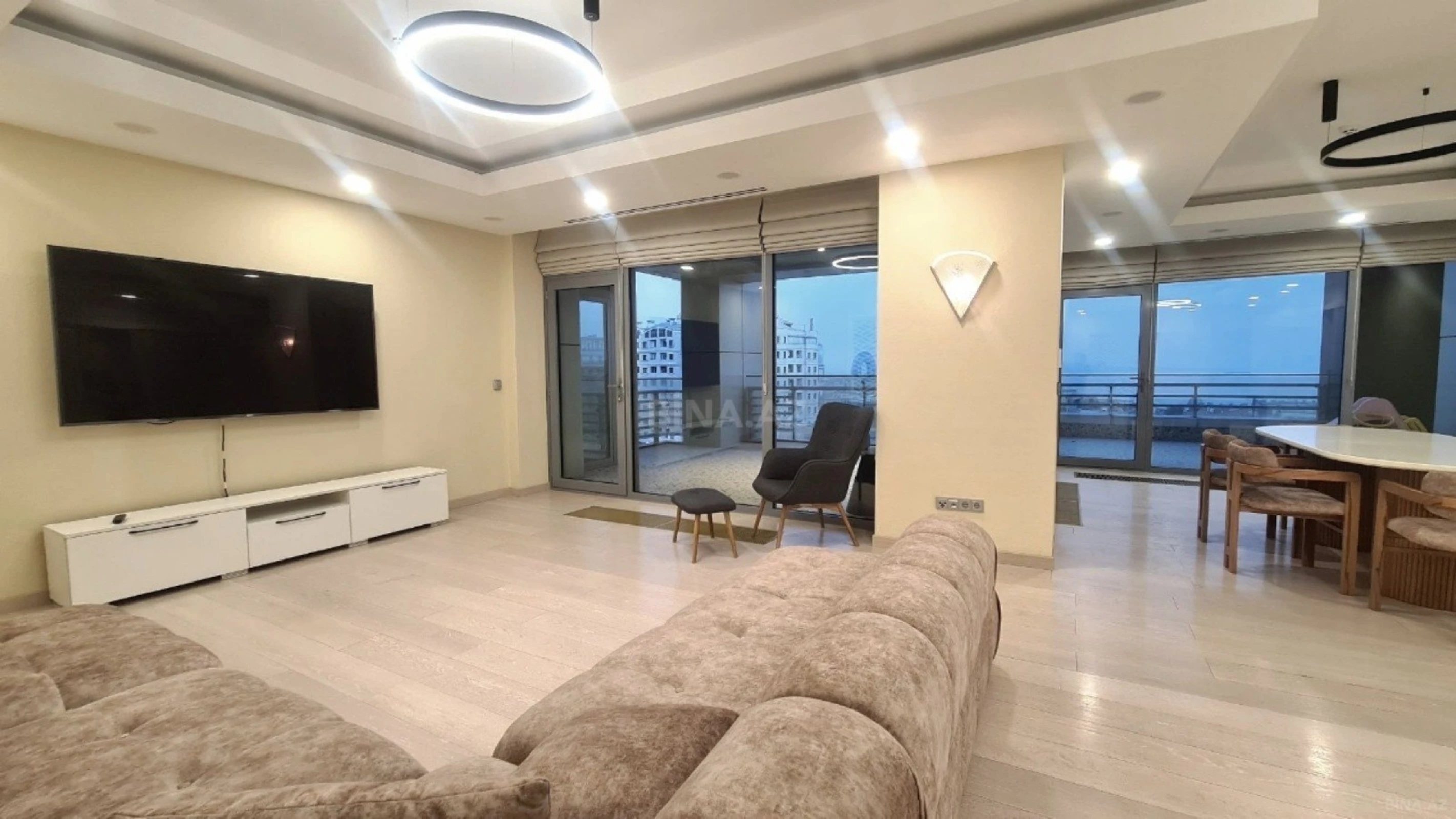 Kirayə verilir 4 otaqlı mənzil 320 m²