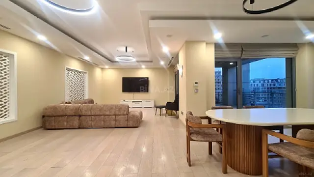 Kirayə verilir 4 otaqlı mənzil 320 m²