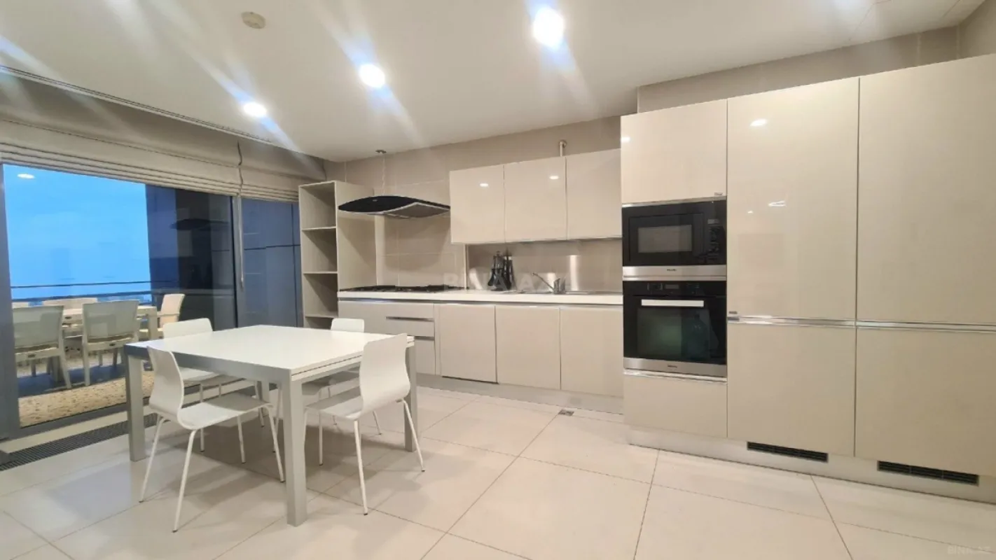 Kirayə verilir 4 otaqlı mənzil 320 m²