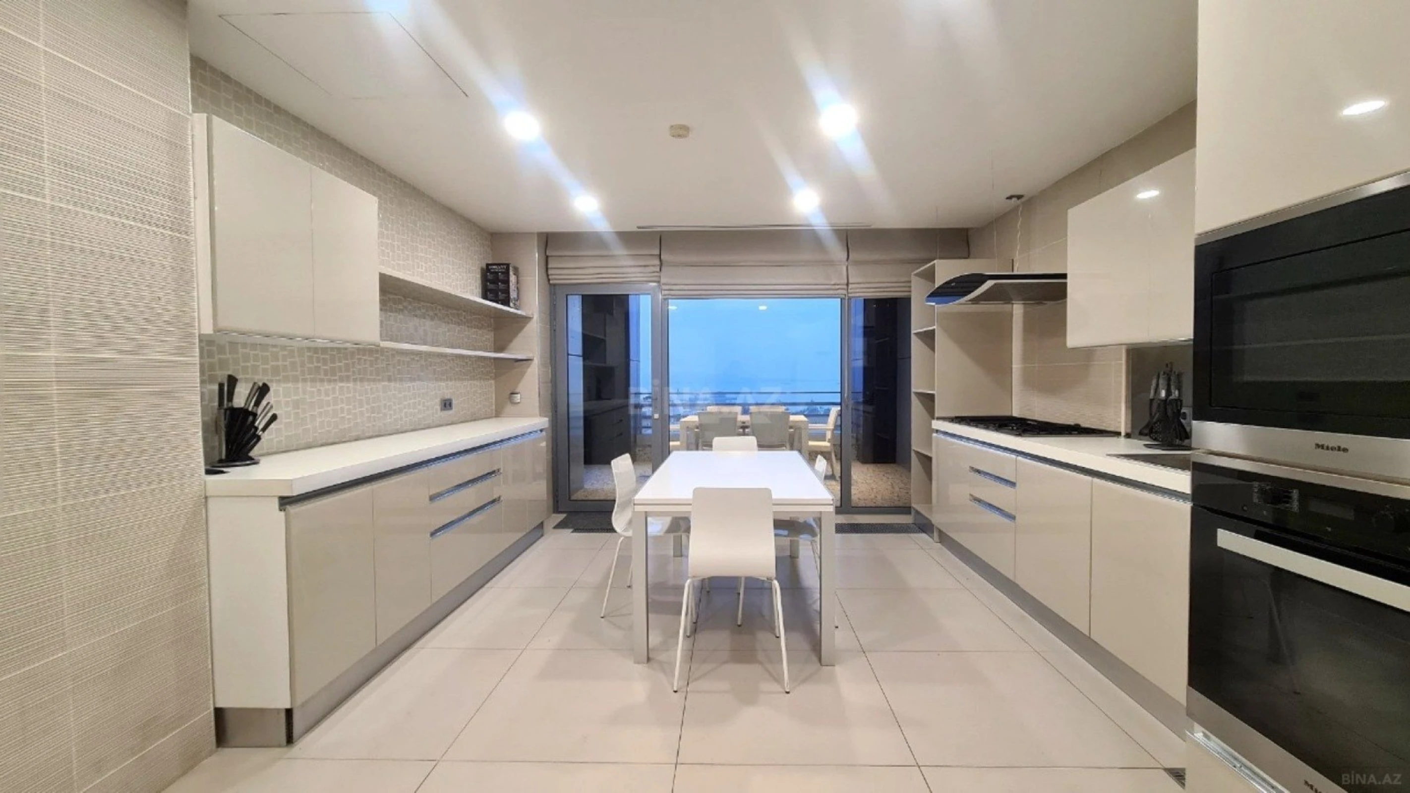 Kirayə verilir 4 otaqlı mənzil 320 m²
