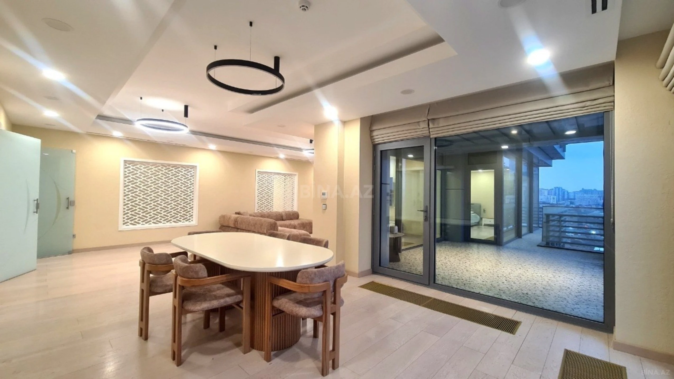 Kirayə verilir 4 otaqlı mənzil 320 m²