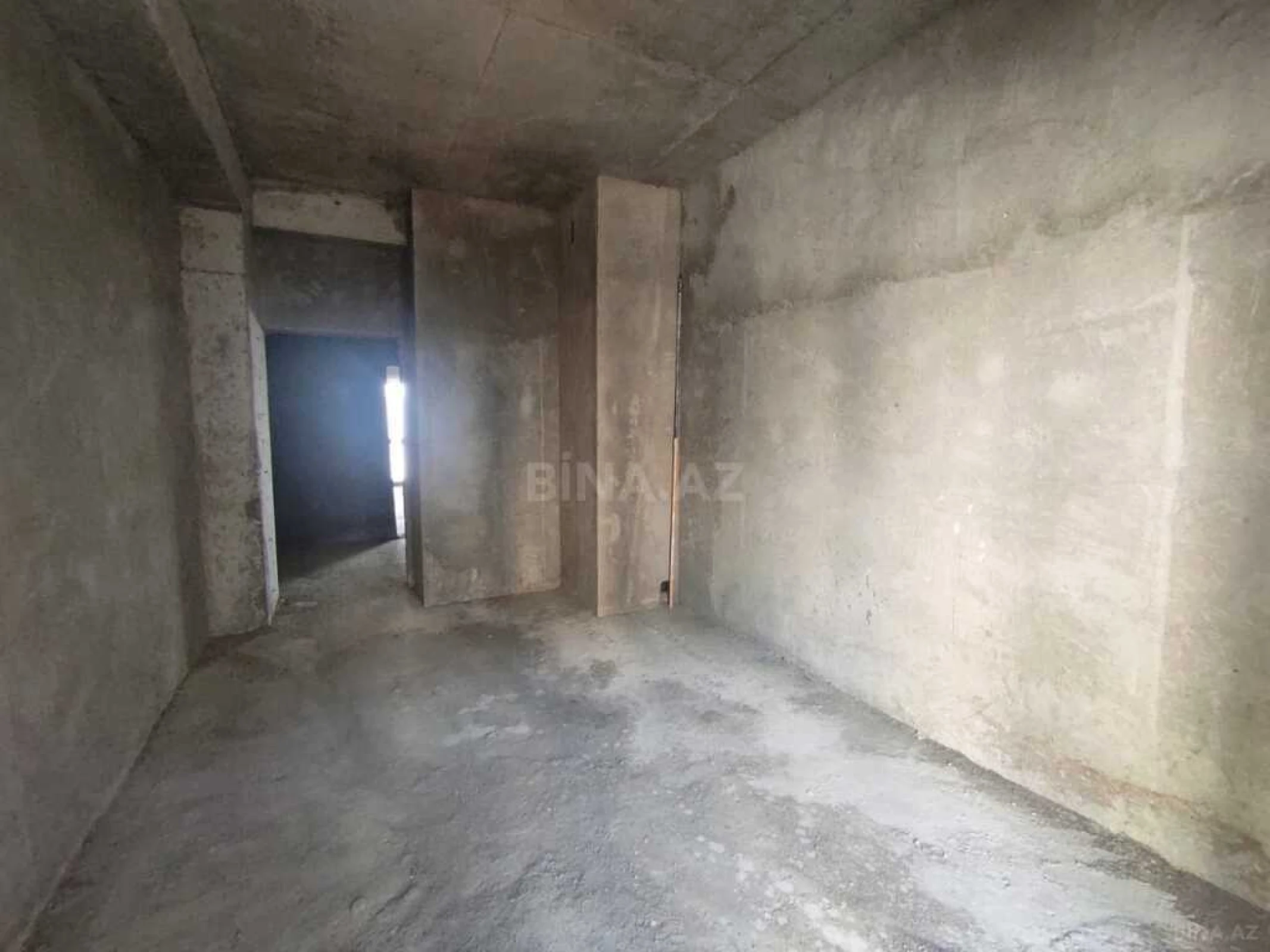 Satılır 4 otaqlı mənzil 163 m²