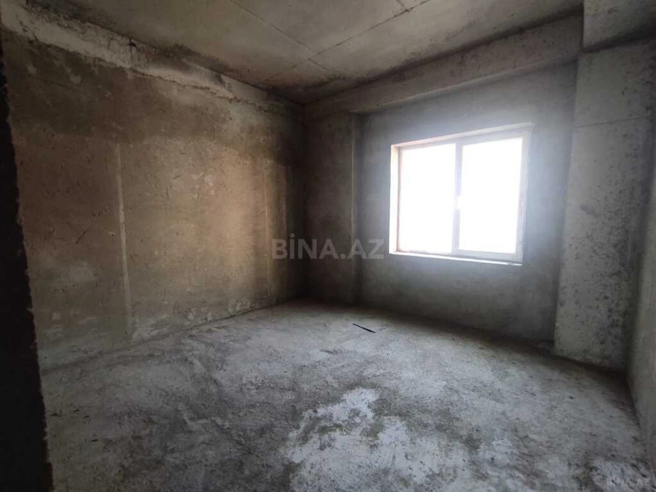 Satılır 4 otaqlı mənzil 163 m²