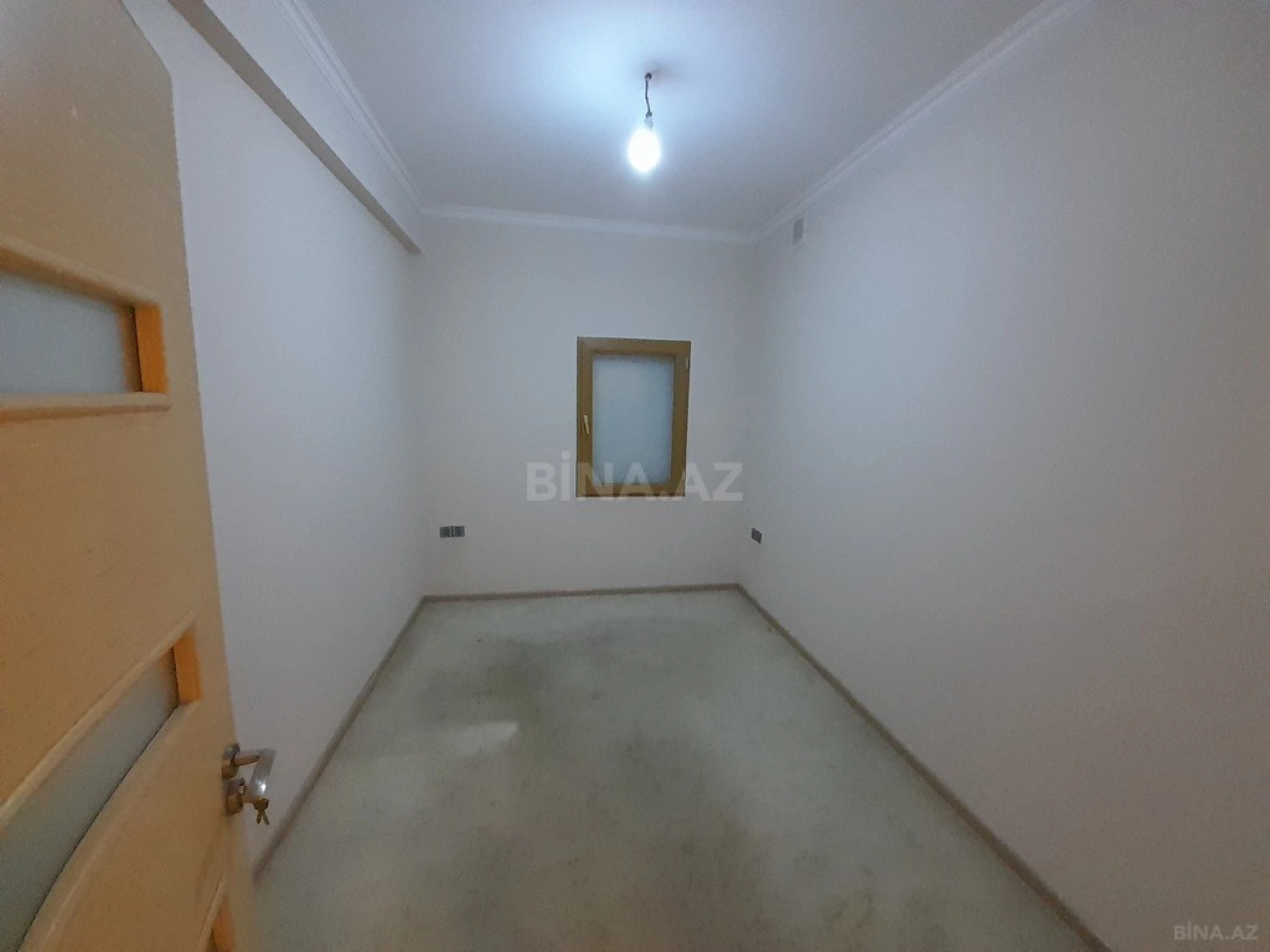 Satılır 3 otaqlı mənzil 183 m²