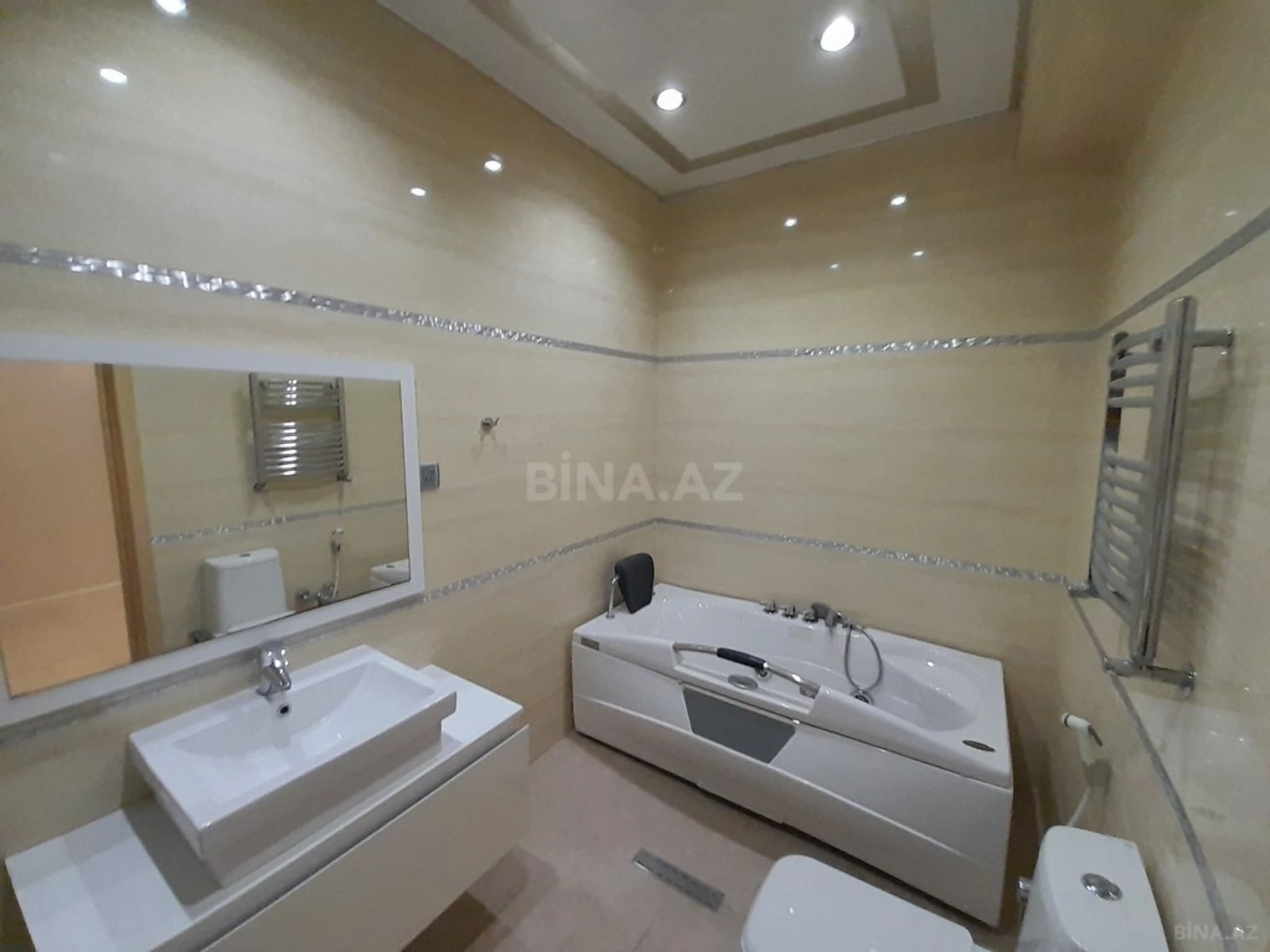 Satılır 3 otaqlı mənzil 183 m²
